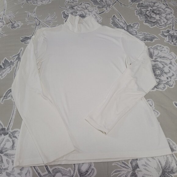 Chico's Tops - Chico's Ivory Ruched T-Neck Long Sleeve Rayon Top Chico's Size 1 = Medium